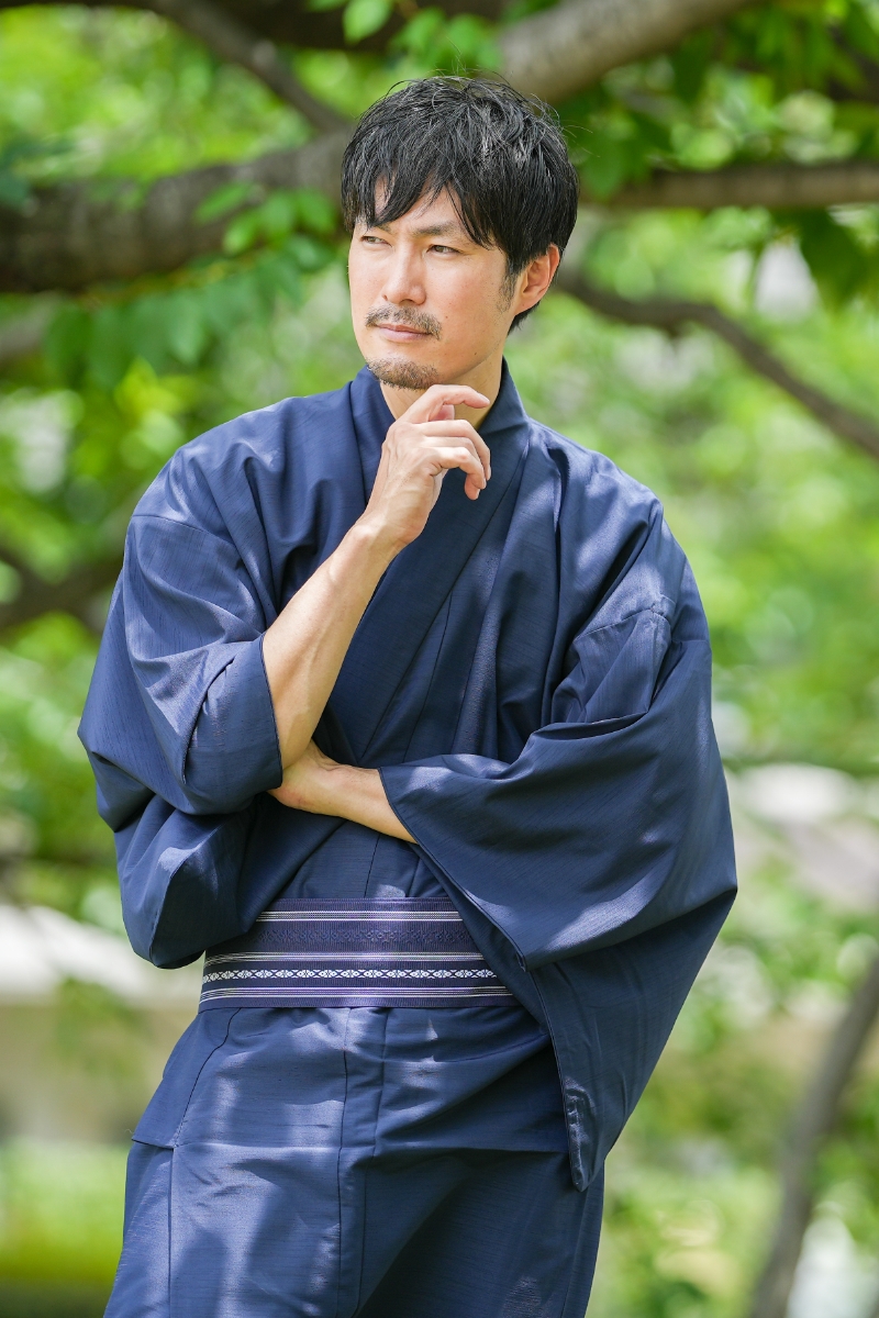 着物を着ている男性