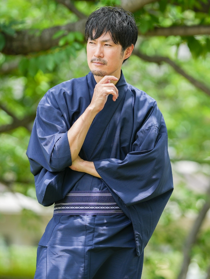 着物を着ている男性